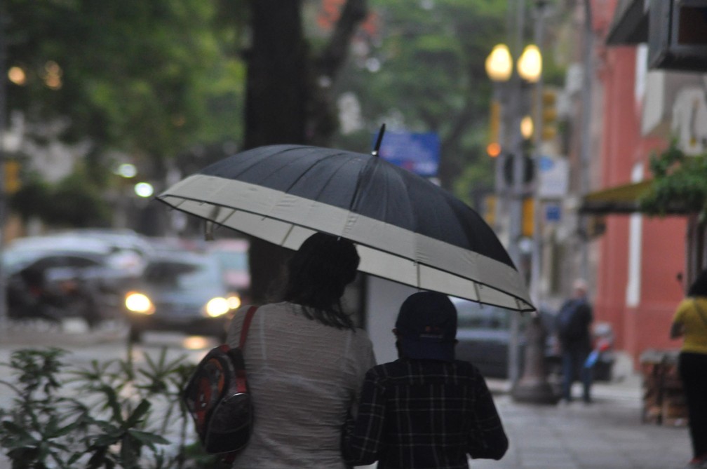 Frente fria se aproxima e causa temporais em SP, RJ, MG e ES; veja previsão do tempo para as capitais