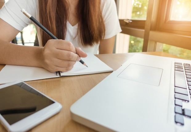 Aulas remotas deixam estudantes em desigualdade na hora de concorrer a vaga na universidade